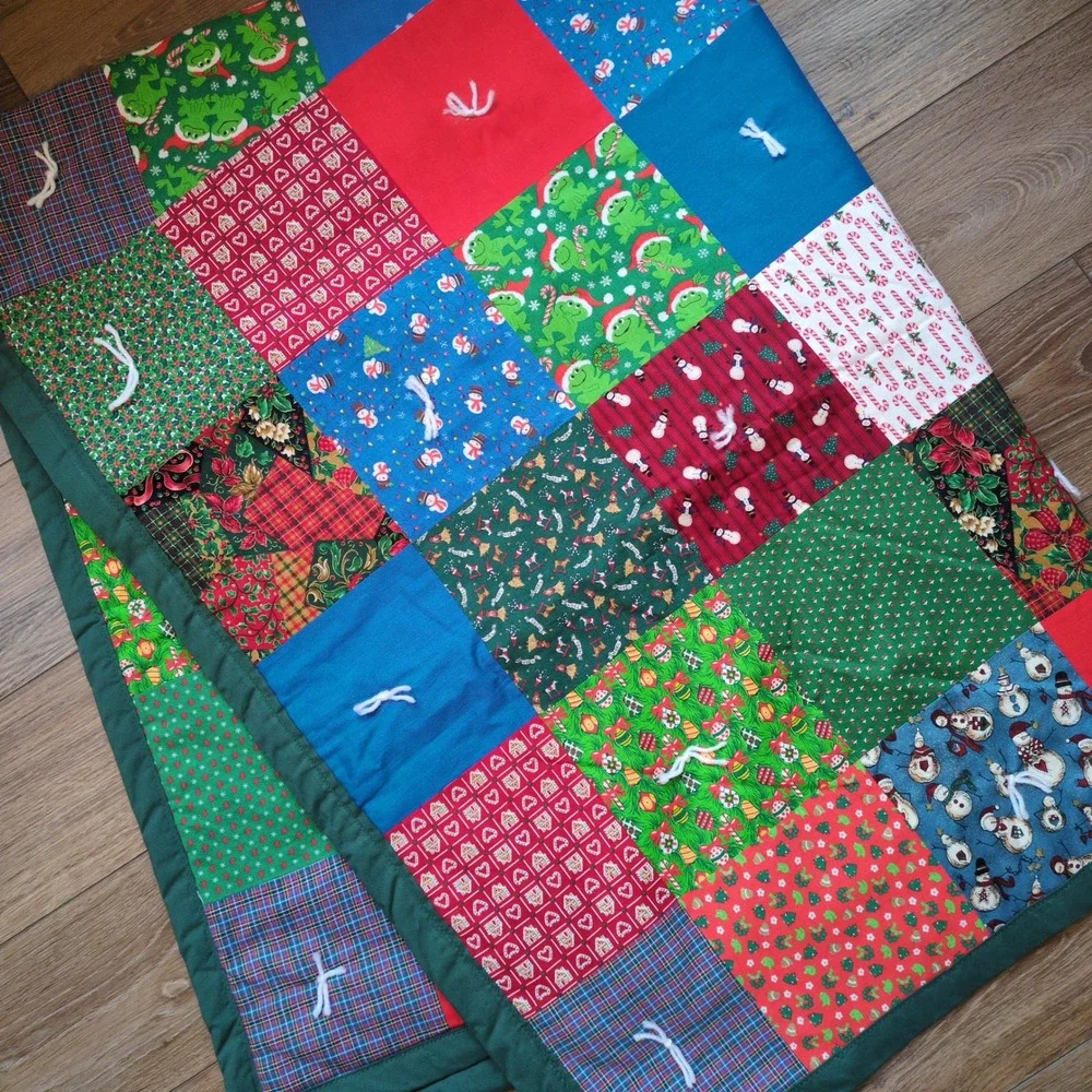 Handmade Patchwork Holiday Christmas Quilt‎ - Twin Size Red Green Ties 60x74